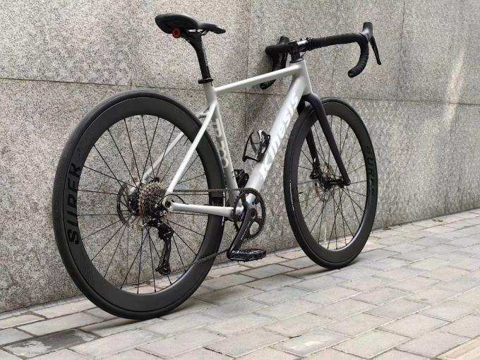 Части велосипеда 700x32c Алюминиевая дорожная велосипедная рама с большой прямой трубой Headtube Розово-синий 13
